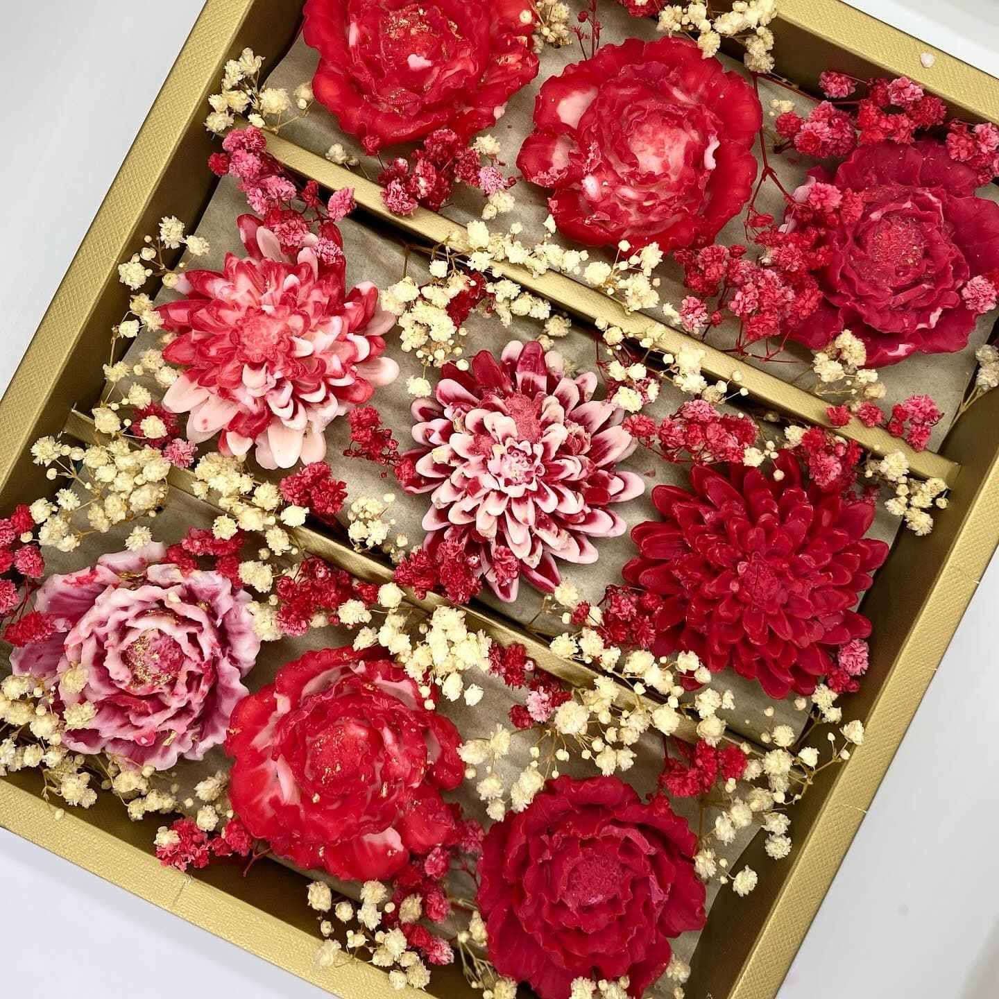 Scented flower candles box